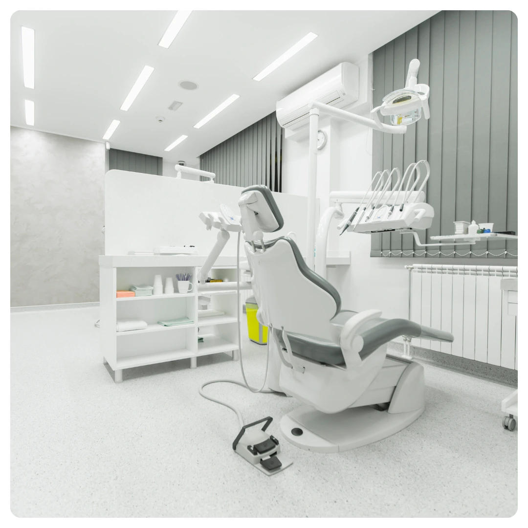 Bionettoyage de cabinet de dentiste : hygiène et désinfection des salles de soins à Rennes et alentours.