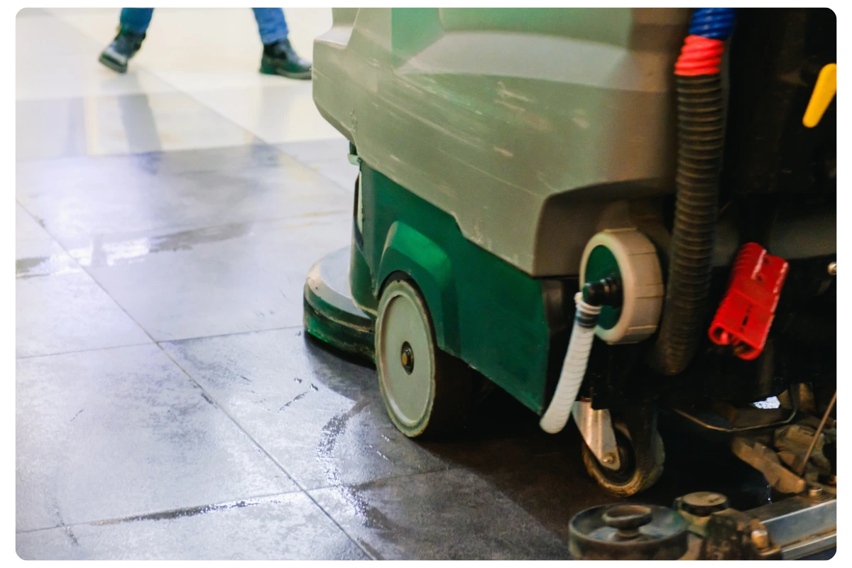 Matériel professionnel et machines spécialisées pour le nettoyage industriel à Rennes (autolaveuse, balayeuse).