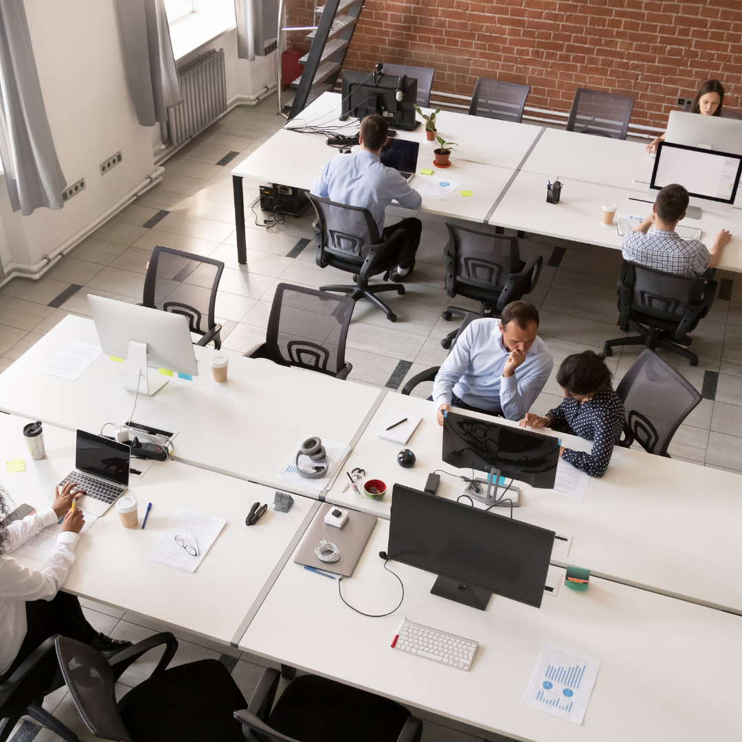 Service d'entretien d'Open Space pour les entreprises, incluant le nettoyage des postes de travail et sols, à Rennes Métropole.