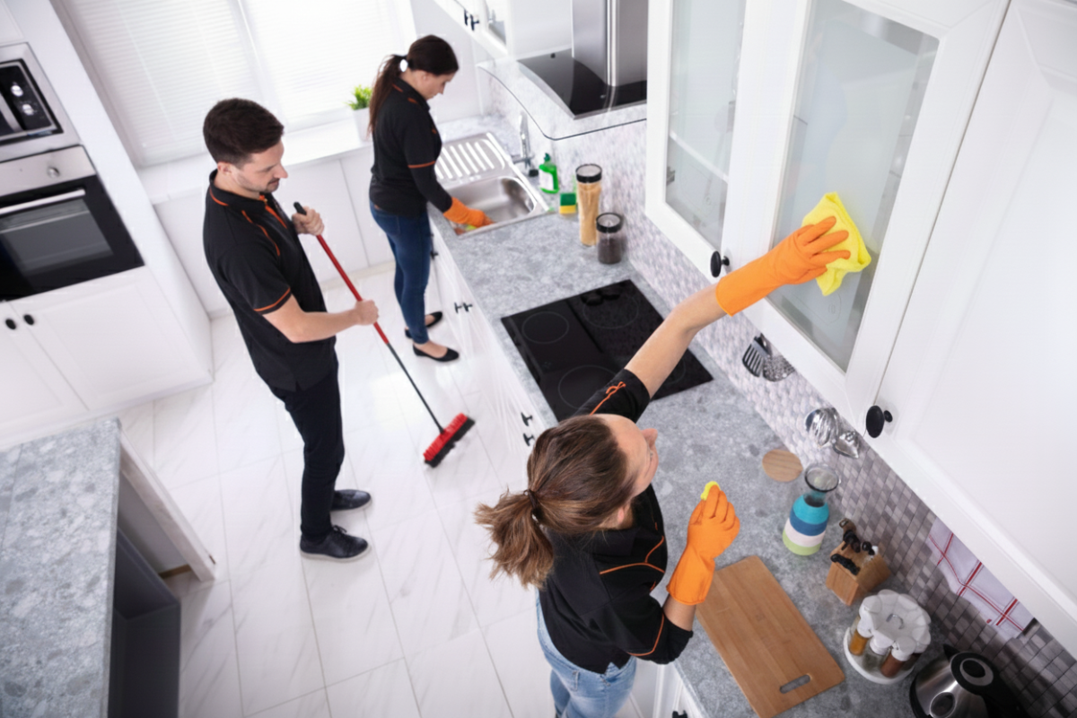 Nettoyage professionnel complet d'un appartement après travaux de rénovation à Rennes.